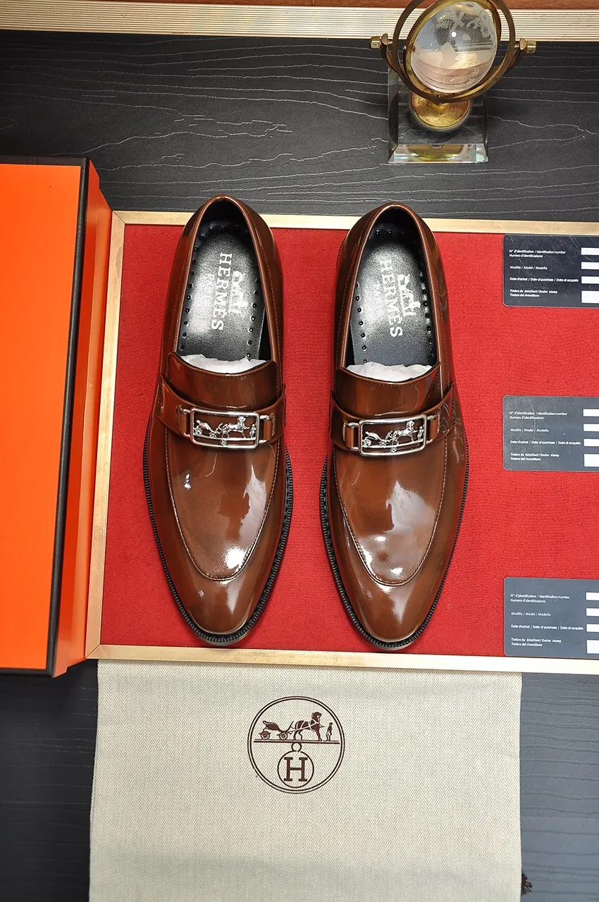 Men's shoes💰480💶[HERMES] (sheepskin lining)🍀Italian top luxury🍀He does not pursue novel styles and gorgeous colors, but attracts the favor of successful men with his flawless, elegant and classic style! This very, very comfortable, simple and stable style makes it easy to match any style! The pattern is absolutely 1:1 refined from the original case, and we strive for excellence in materials, imported cowhide + cowhide lining💪💪💪extraordinary texture👍! .Black brown code number: 38 to 45 (45 customized)